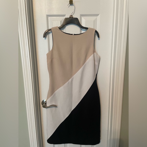 Amanda Smith Dresses & Skirts - Amanda Smith Sheath Dress Black White Beige Color Block.